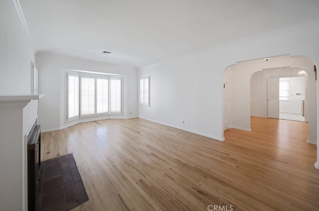 8029 Airlane Ave, Los Angeles, CA 90045-3012