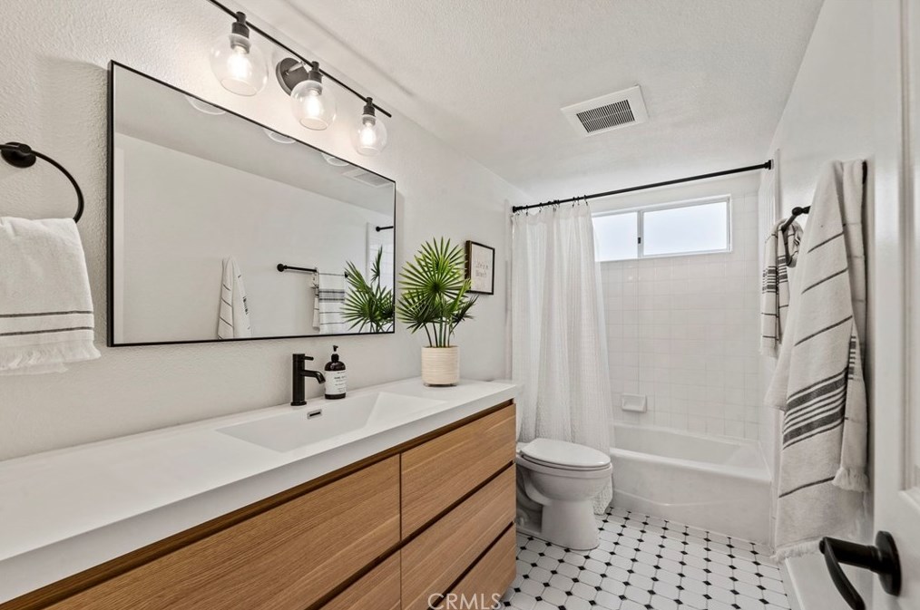 1078 Monterey Blvd, Hermosa Beach CA  90254-3745 exterior