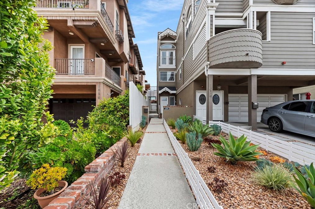 1078 Monterey Blvd, Hermosa Beach CA  90254-3745 exterior
