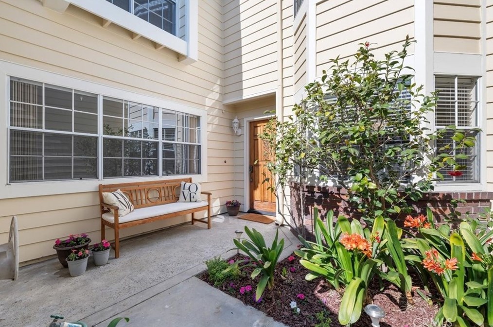 490 Kakkis Dr, Long Beach, CA 90803-6382
