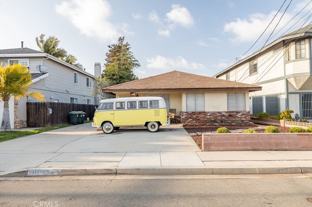 2111 Perry Ave, Redondo Beach, CA 90278-1826