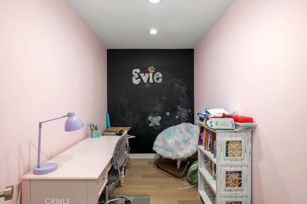 422 Maple Ave, El Segundo CA  90245-2422 exterior