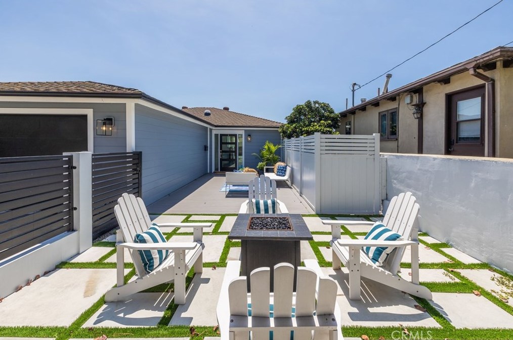 422 Maple Ave, El Segundo CA  90245-2422 exterior