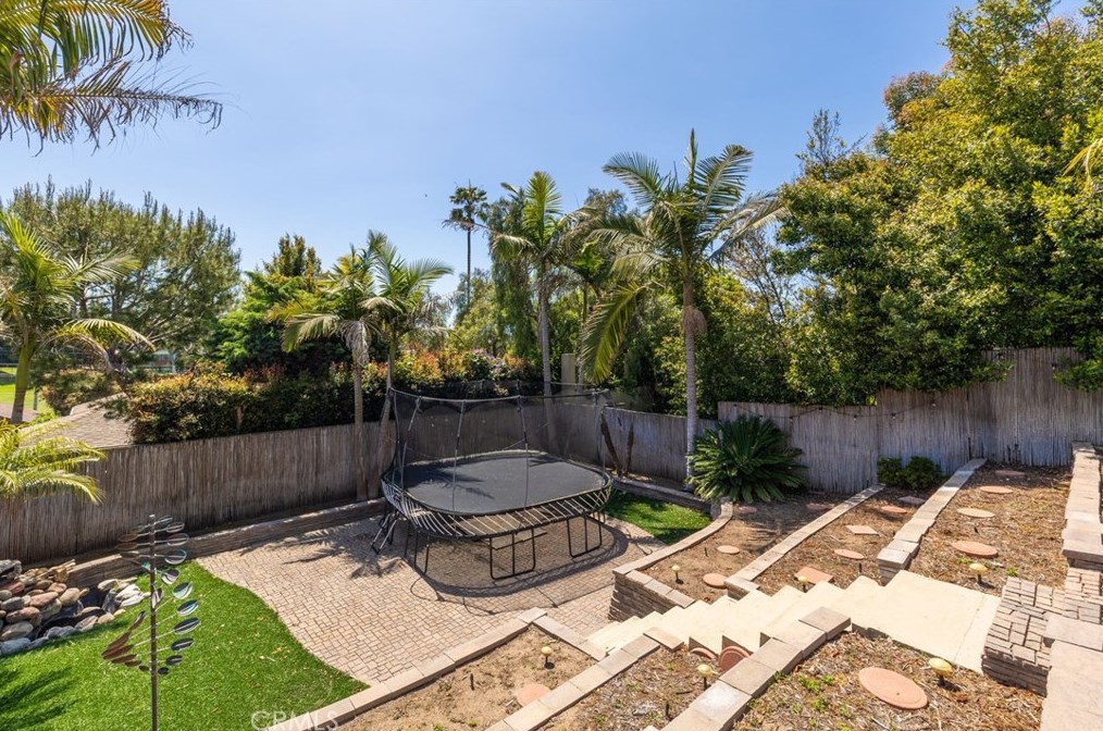 422 Maple Ave, El Segundo CA  90245-2422 exterior