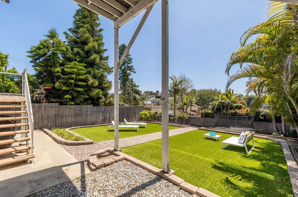 422 Maple Ave, El Segundo CA  90245-2422 exterior