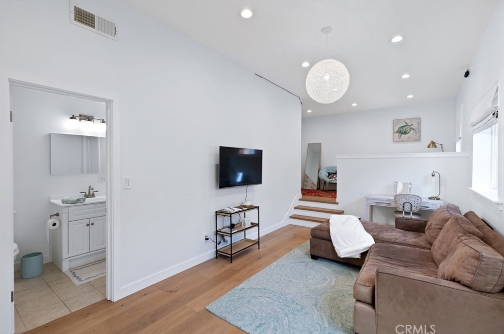 422 Maple Ave, El Segundo CA  90245-2422 exterior