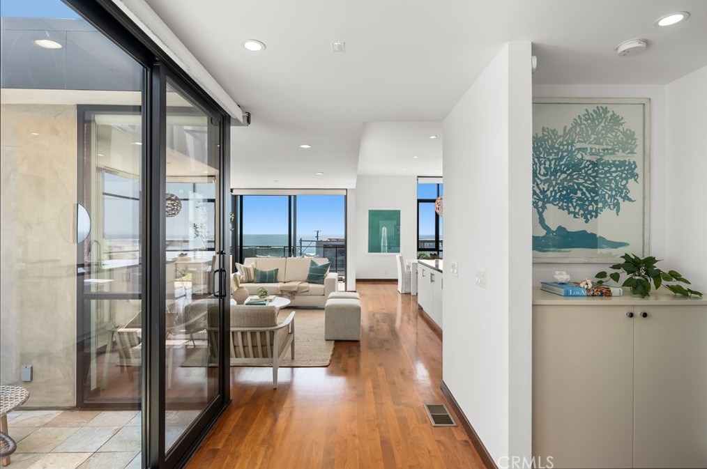 1308 Manhattan Ave, Manhattan Beach CA  90266-4746 exterior