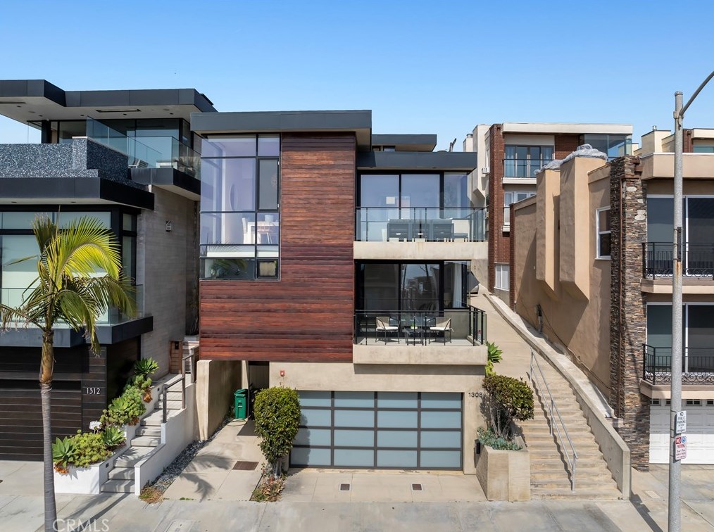 1308 Manhattan Ave, Manhattan Beach CA  90266-4746 exterior