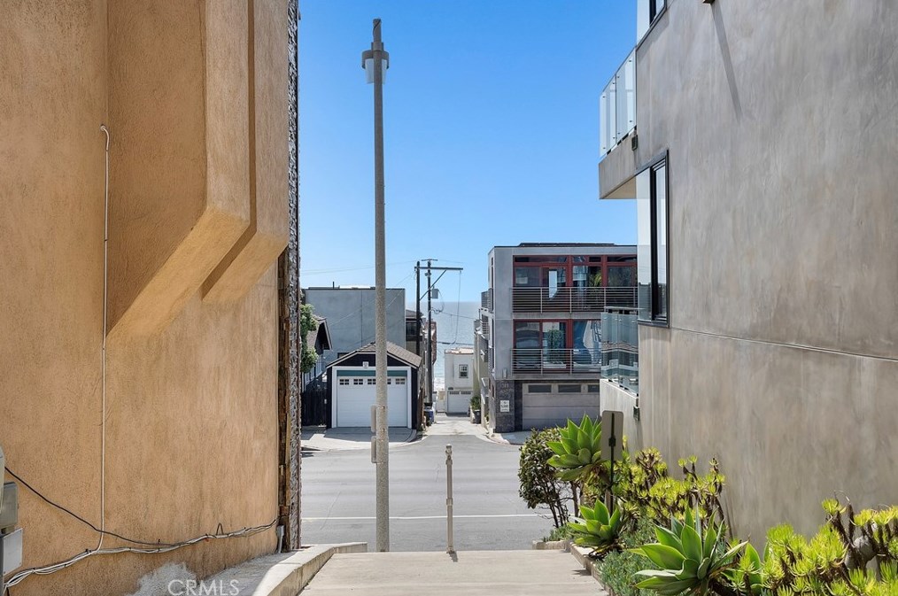 1308 Manhattan Ave, Manhattan Beach CA  90266-4746 exterior