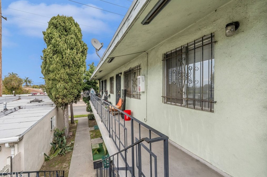 1830 Willow St, Long Beach, CA 90810-3038