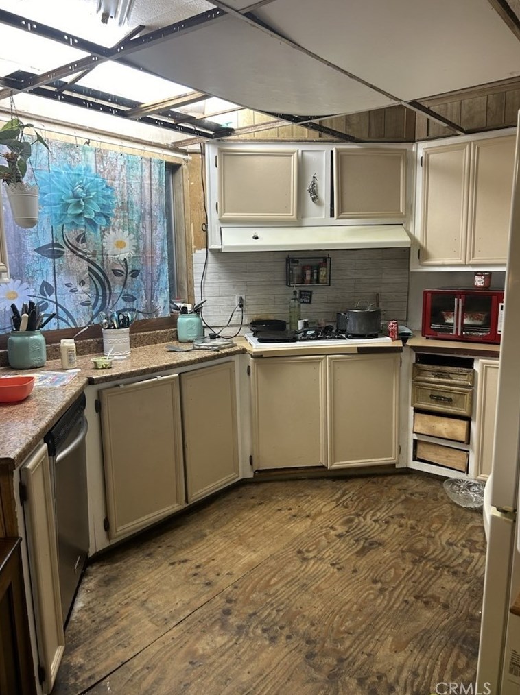 2601 Victoria St, Compton CA  90220-6016 exterior