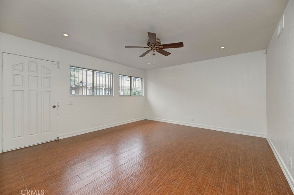 3 Cactus Ln, Long Beach, CA 90745-5612