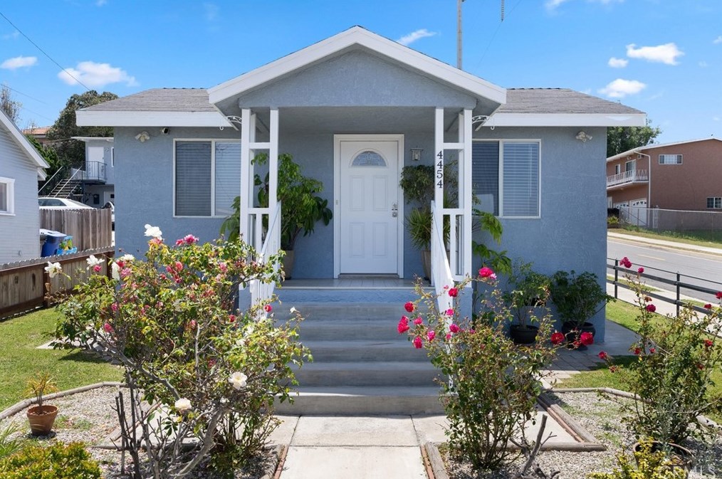 4454 W 169th St, Lawndale, CA 90260