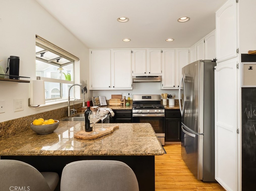 13060 Sycamore Village Dr, Norwalk CA  90650-8336 exterior