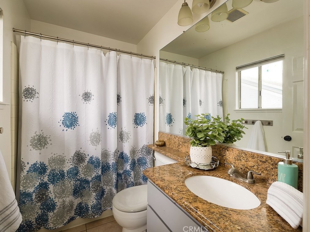 13060 Sycamore Village Dr, Norwalk CA  90650-8336 exterior