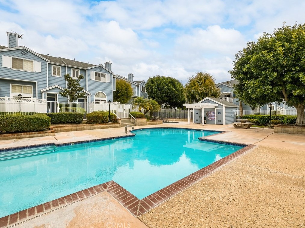 13060 Sycamore Village Dr, Norwalk CA  90650-8336 exterior