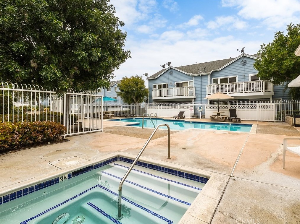 13060 Sycamore Village Dr, Norwalk CA  90650-8336 exterior