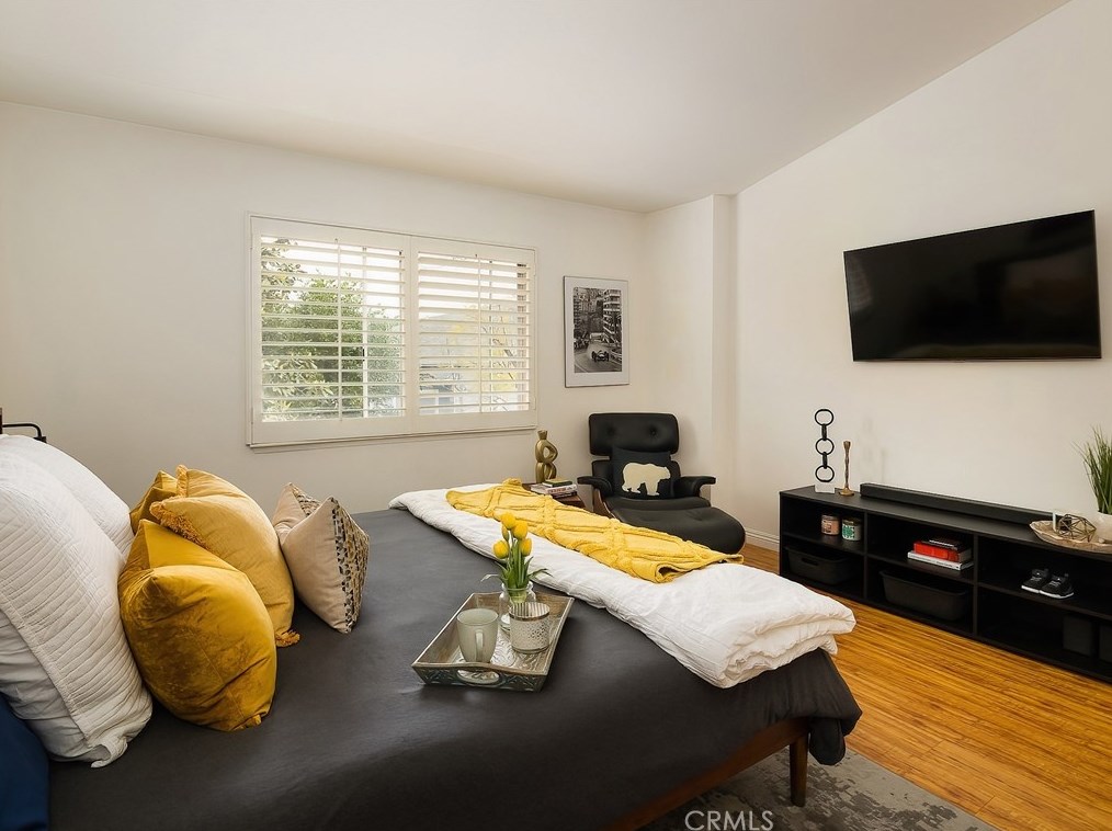 13060 Sycamore Village Dr, Norwalk CA  90650-8336 exterior