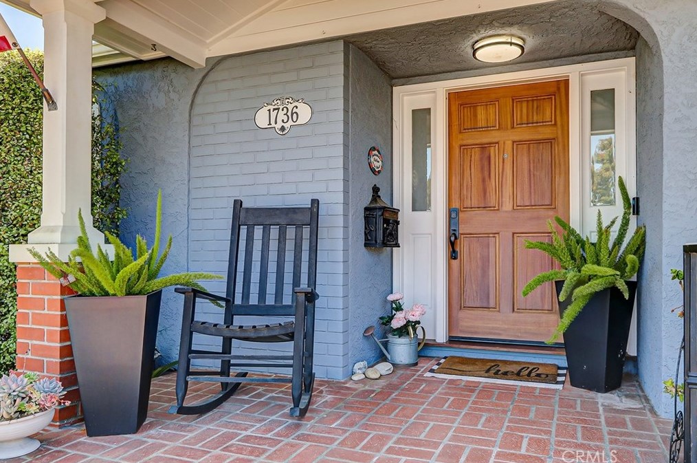 1736 1st St, Manhattan Beach, CA 90266-7006