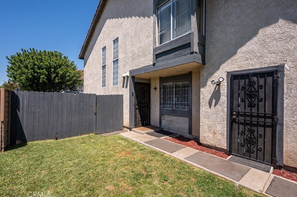 631 W Myrrh Ln, Compton, CA 90220