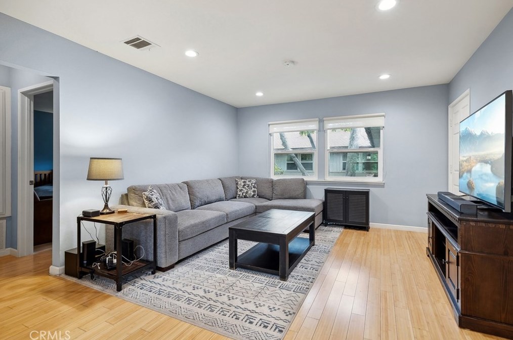 3606 Kalsman Dr, Los Angeles, CA 90016-4426