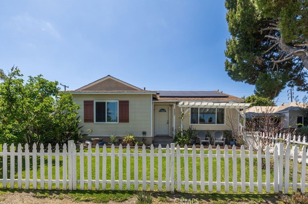 4223 Hackett Ave, Lakewood, CA 90713