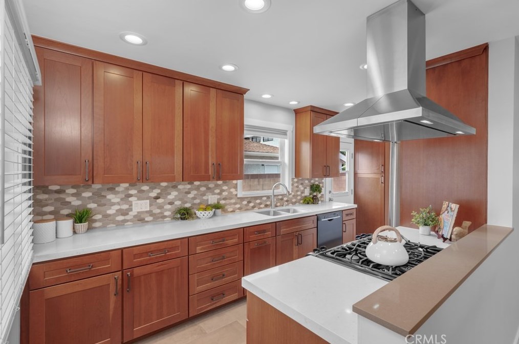 2427 239 St, Torrance CA  90501-5925 exterior