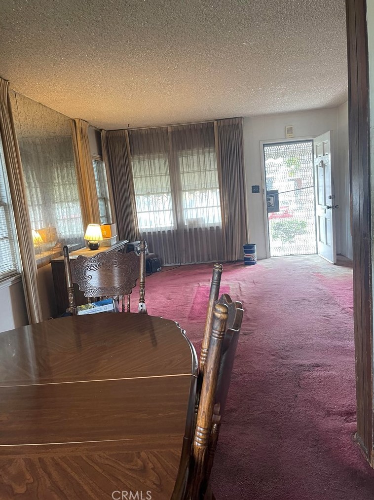 1253 104th St, Los Angeles, CA 90002-3402