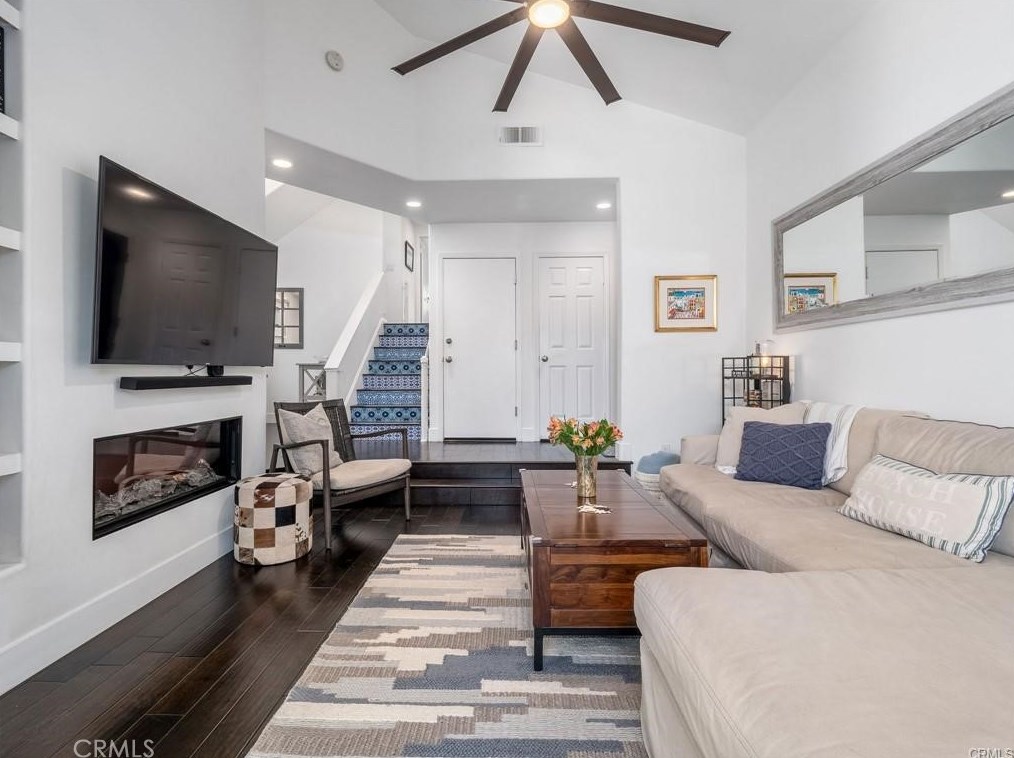 28 Santa Cruz Ct, Manhattan Beach, CA 90266-7214