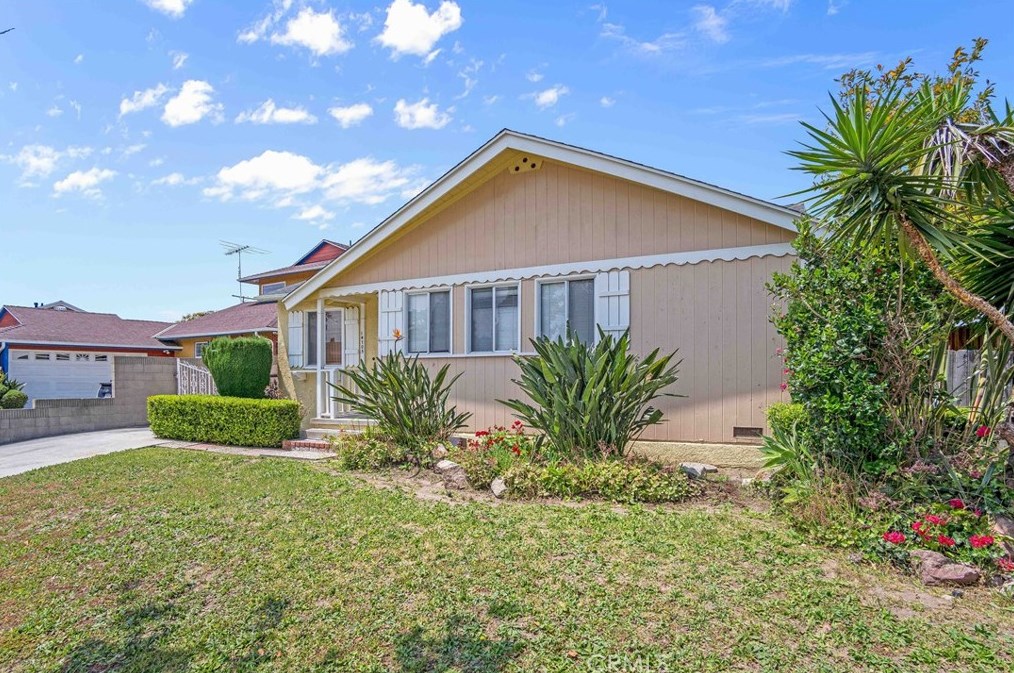 14705 Fonthill Ave, Hawthorne, CA 90250-8425