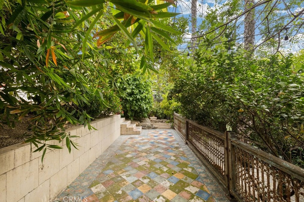 3223 Larissa Dr, Los Angeles CA  90026-6221 exterior