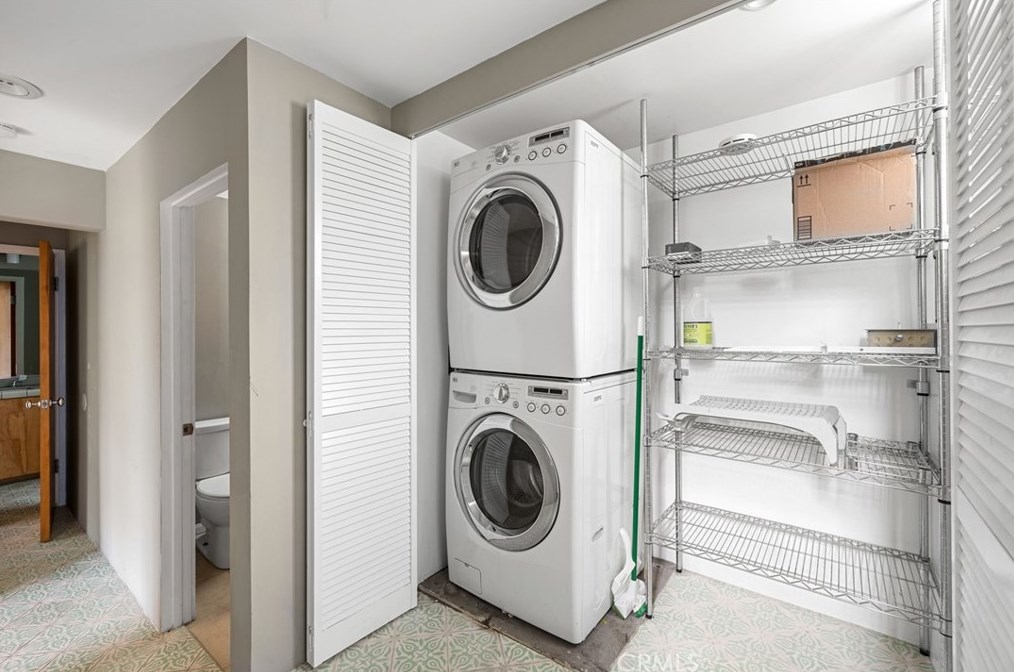 3223 Larissa Dr, Los Angeles CA  90026-6221 exterior