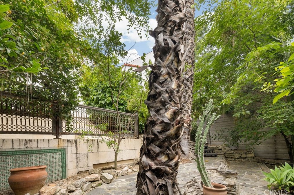 3223 Larissa Dr, Los Angeles CA  90026-6221 exterior