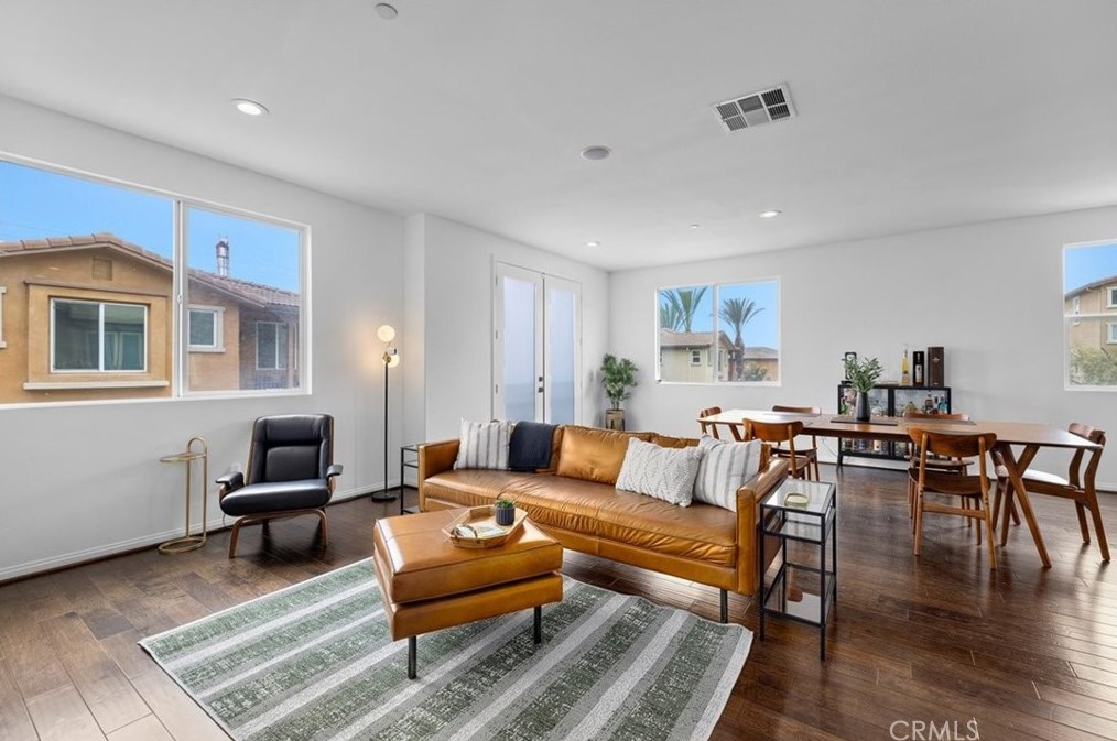1515 Mission Ln, Los Angeles, CA 90047-5353