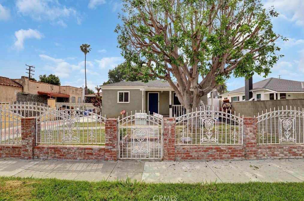 521 Essey Ave, Compton, CA 90221-4016