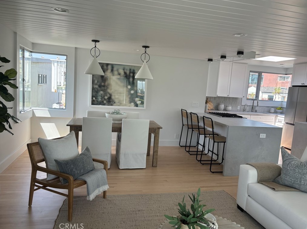 2311 Park Ave, Hermosa Beach, CA 90254-2637
