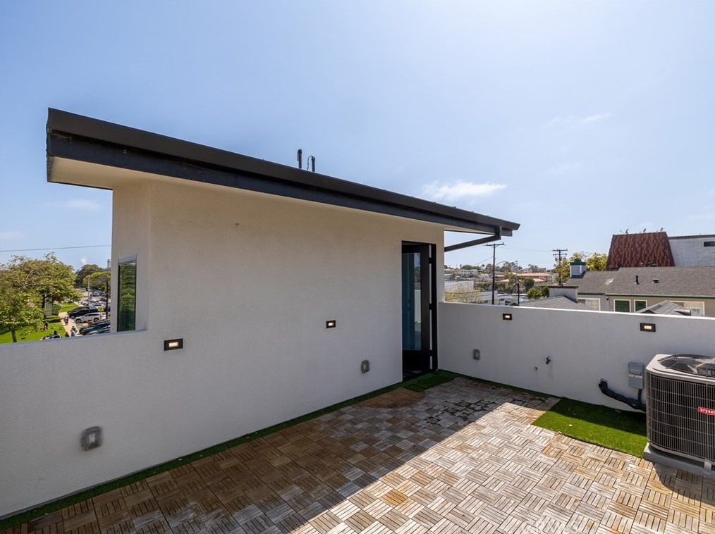 125 Palm Ave, El Segundo CA  90245-2296 exterior