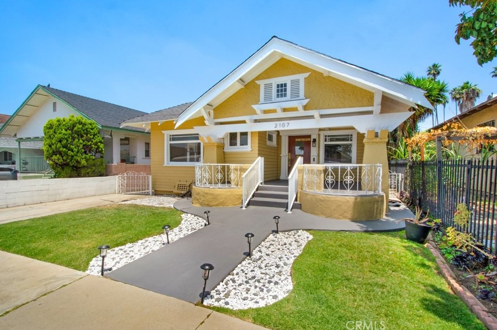 2107 30th St, Los Angeles, CA 90018-3042