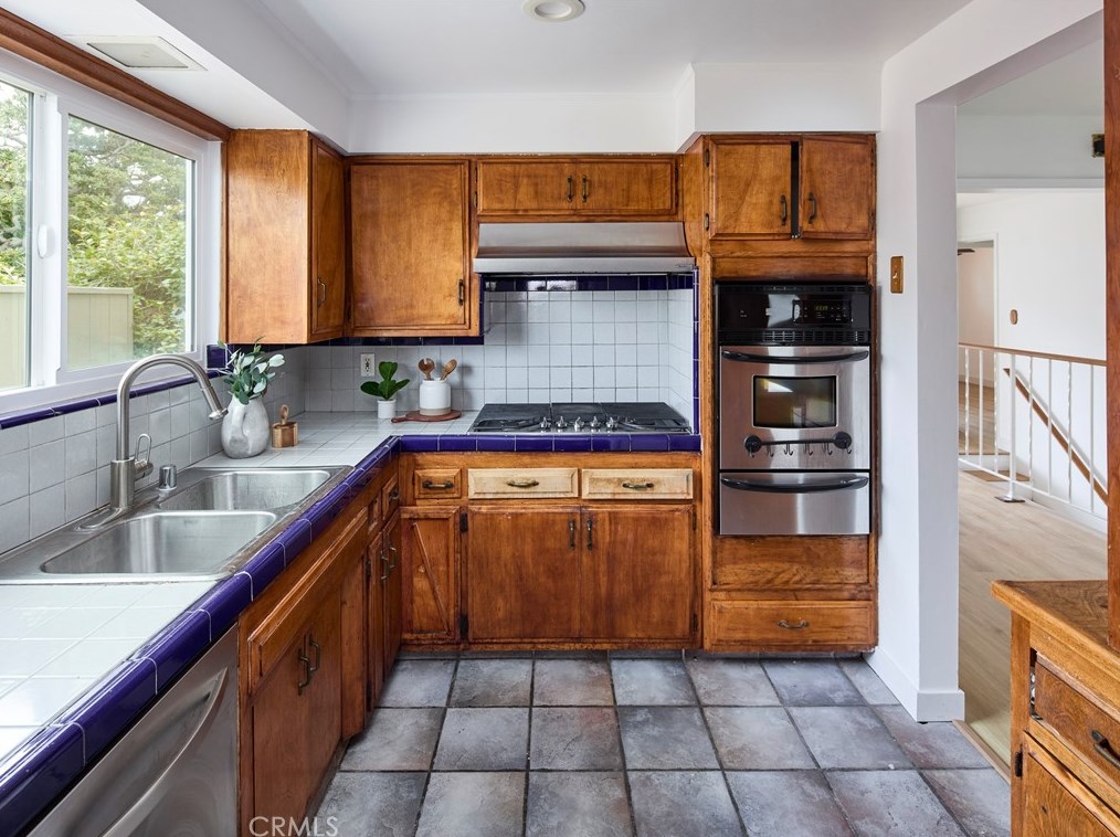 209 Oak Ave, El Segundo CA 90245-5229 exterior