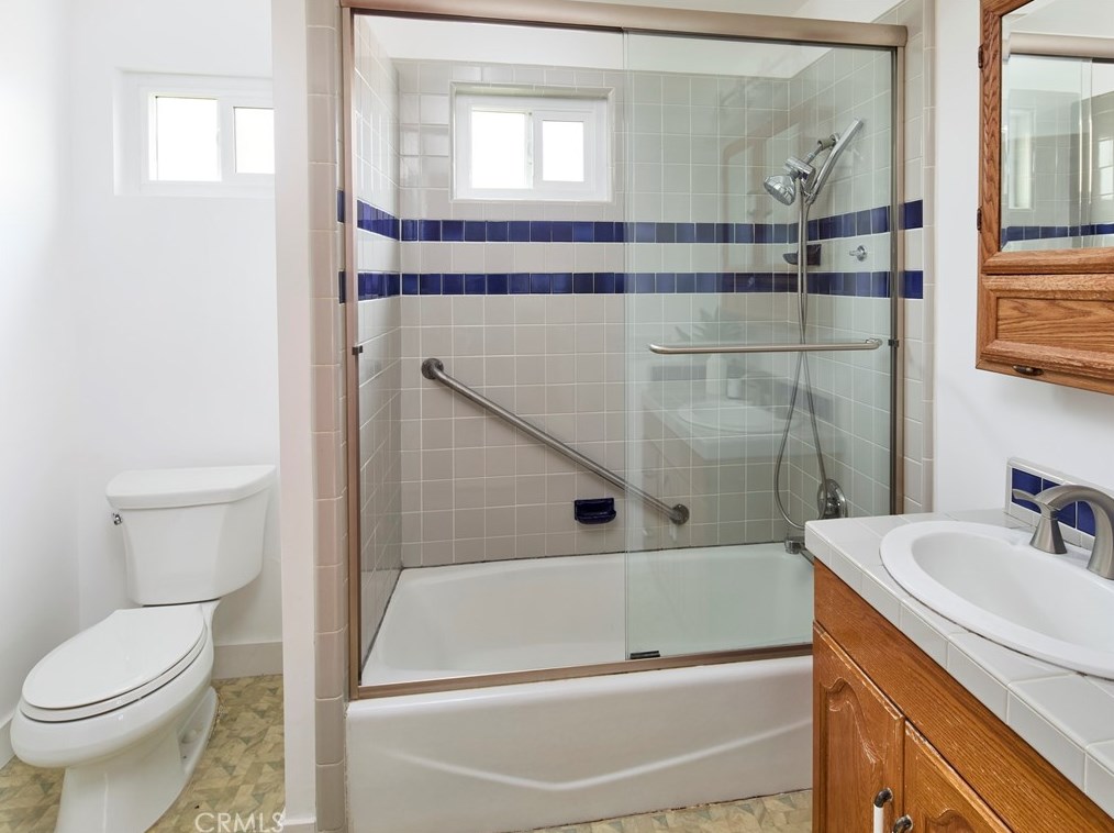 209 Oak Ave, El Segundo CA 90245-5229 exterior