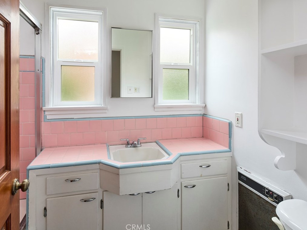 209 Oak Ave, El Segundo CA 90245-5229 exterior