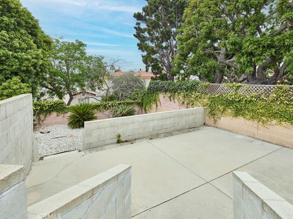 209 Oak Ave, El Segundo CA 90245-5229 exterior