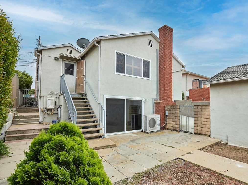 209 Oak Ave, El Segundo CA 90245-5229 exterior