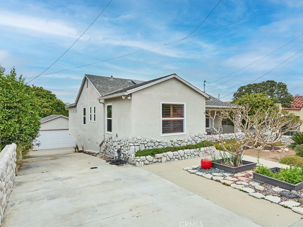 209 Oak Ave, El Segundo CA 90245-5229 exterior