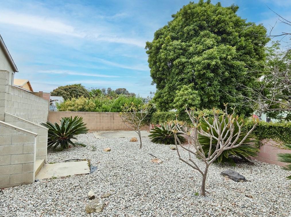 209 Oak Ave, El Segundo CA 90245-5229 exterior