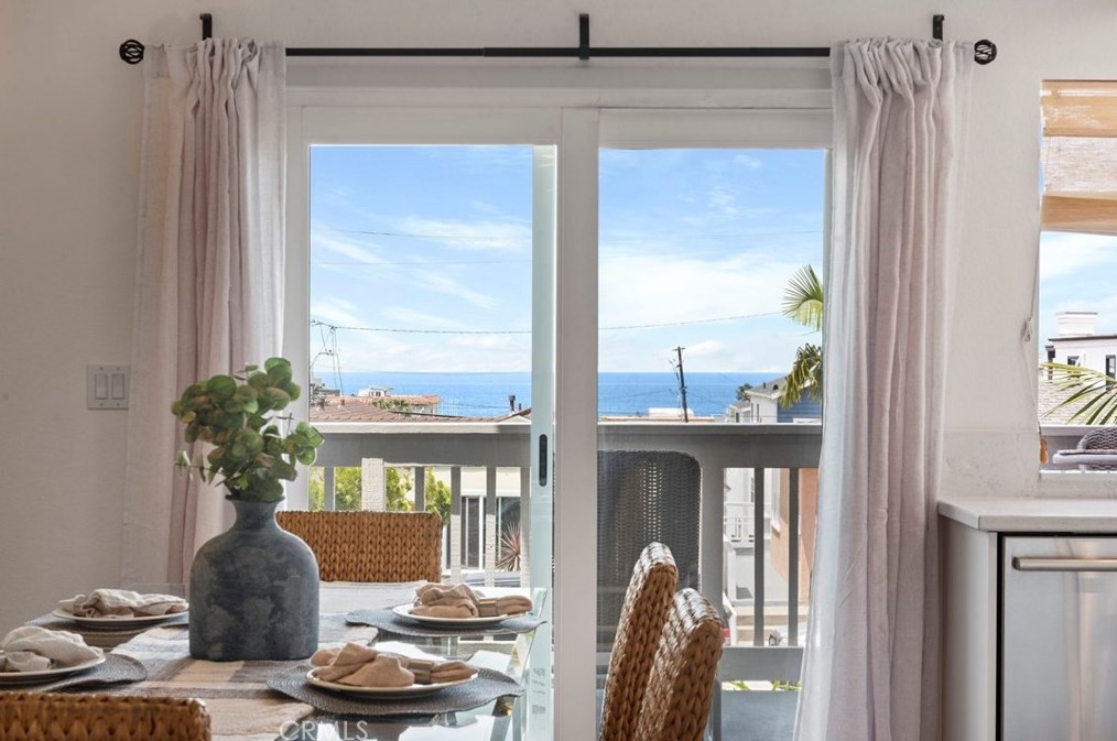 912 Monterey Blvd, Hermosa Beach, CA 90254-4200