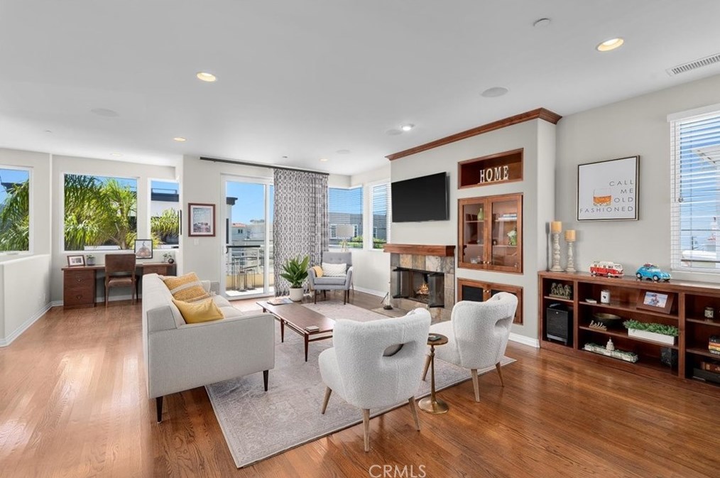 317 1st Pl, Manhattan Beach, CA 90266