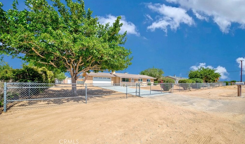 11327 Shahaptain Ave, Hesperia, CA 92345