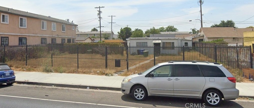 10905 Main St, Los Angeles CA  90061-2027 exterior