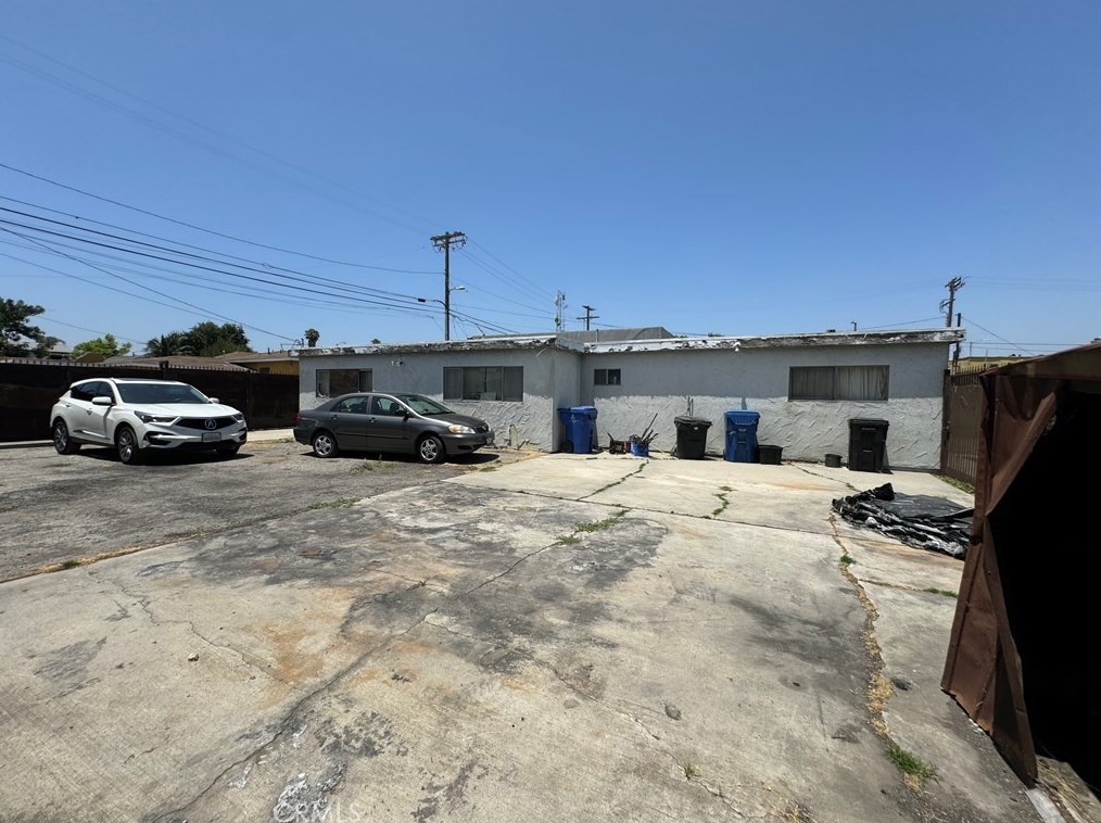 10905 Main St, Los Angeles CA  90061-2027 exterior